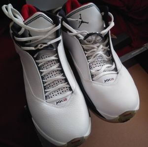 Lightly used Nike Air Jordan 22's. Men's size 10